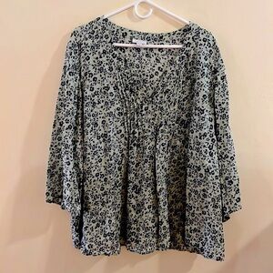J Jill Love Linen Pintucked Green Floral Linen Shirt 3/4
Bell Sleeve Sz 2X